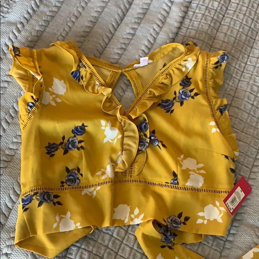 NWT - Floral crop top perfect for SB!